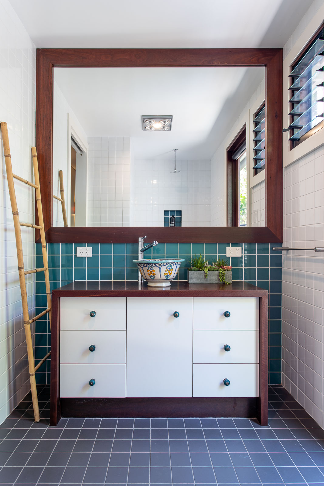 Bathroom 2: shared